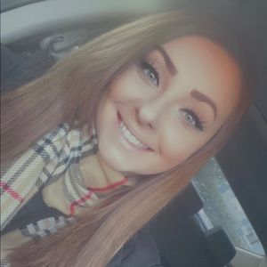 Meet your Posher, Cierra